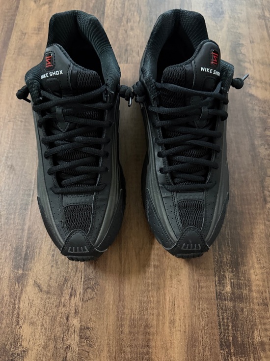 Nike Shoes - Gently used Women’s Nike size 9